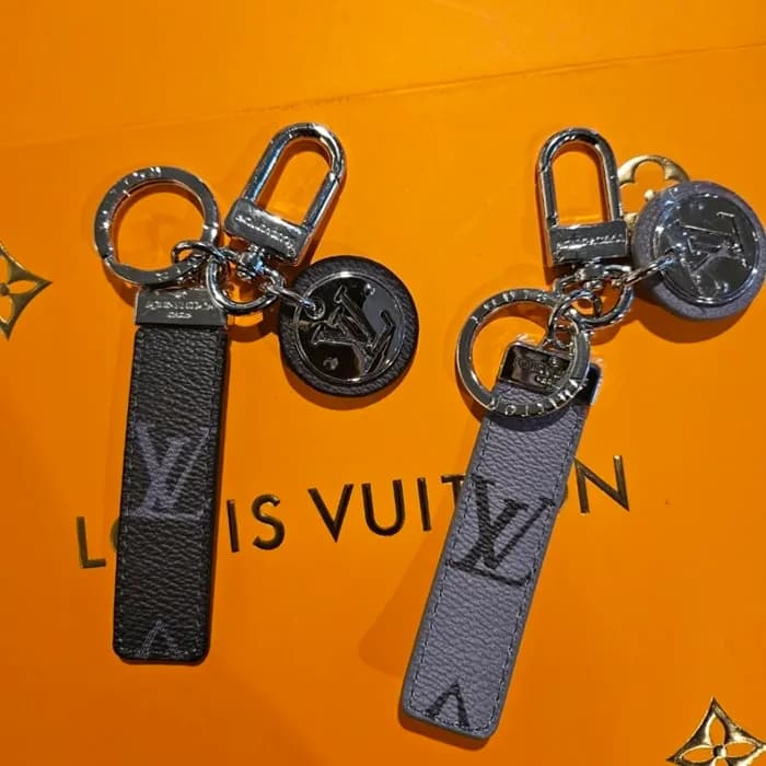 [당일배송] 루이비통 타이가 LV 백참 & 키홀더 - dd189x - 1