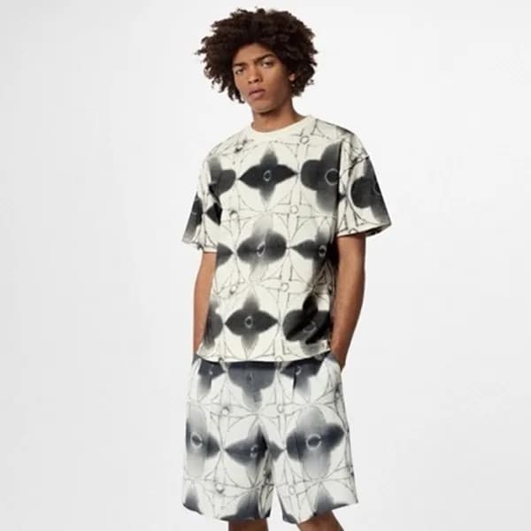 루이비통 남성 블랙 반팔 티셔츠 - Louis vuitton Mens Black Tshir… - 1