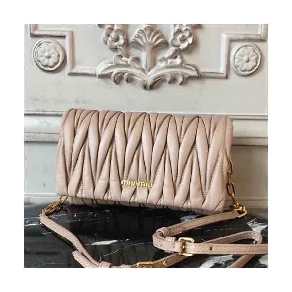 MiuMiu 2019 Matelasse Shoulder Cross Bag,19cm - 미… - 1