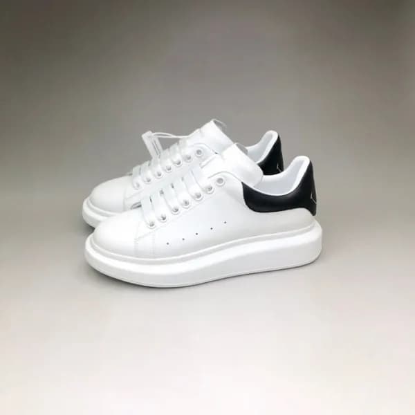 알렉산더맥퀸 남/녀 블랙탭 스마일 스니커즈 - Unisex Black Sneakers - … - 1