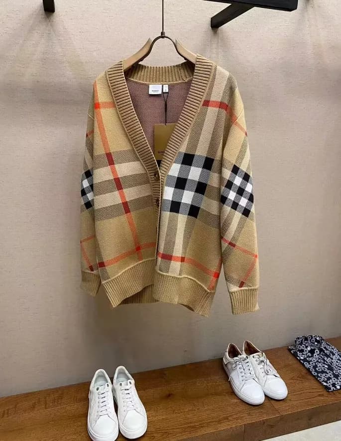 버버리 남성 체크 브이넥 베이지 가디건 - Burberry Mens Gray Cardiga… - 1