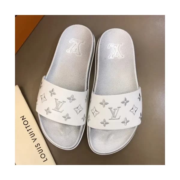 Louis Vuitton 2019 Mm/Wm Initial Logo Leather Slip… - 1