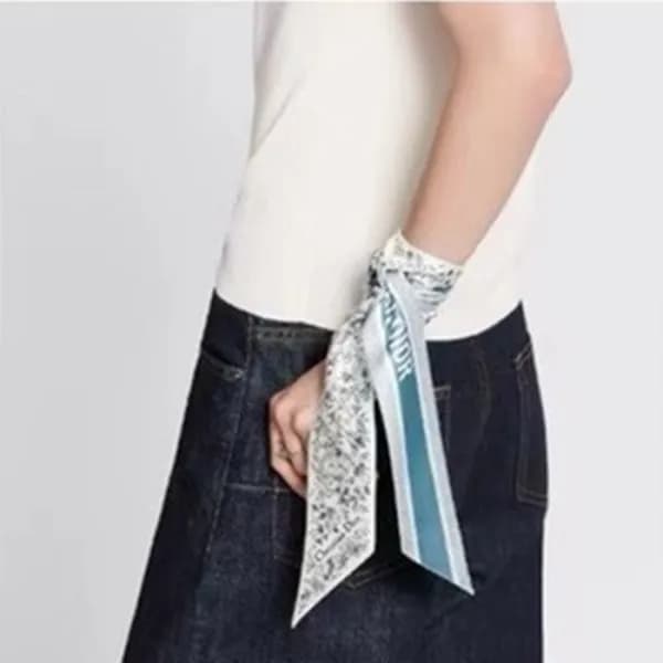 디올 여성 블루 트윌 미차 - Dior Womens Blue Scarf - acc1632x - 1