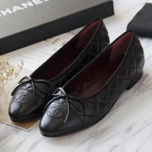 Chanel 2018 Ladies Classic CC Logo Ribbon Embossin… - 1