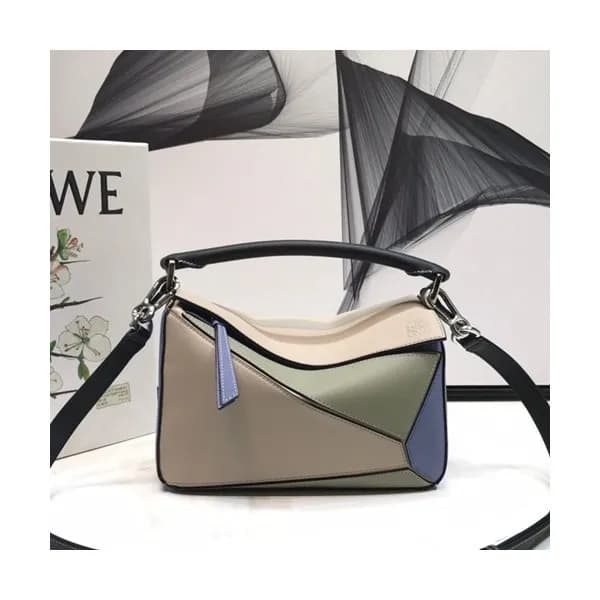 Loewe 2019 Puzzle Small Shoulder Bag, 24CM - 로에베 2… - 1