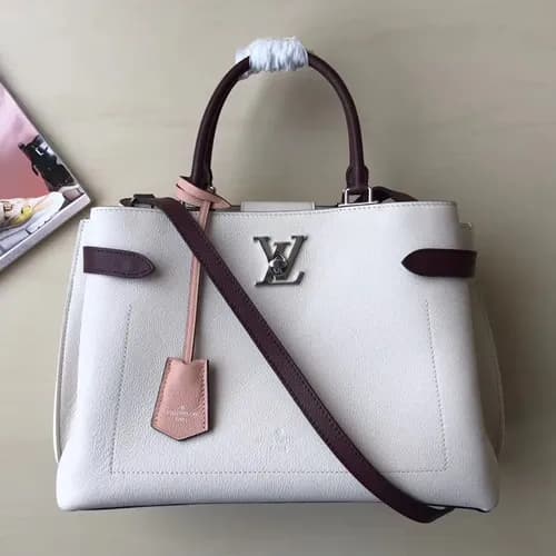 [데일리백으로 강추]Louis Vuitton 2019 Lock Me Day Tote Sho… - 1