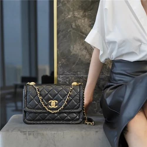 [샤넬] Chanel 2020 Women's Leather Chain Shoulde… - 1