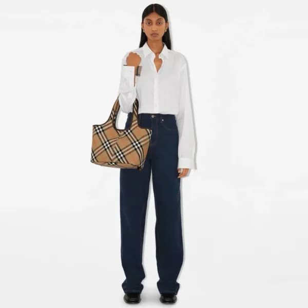 버버리 여성 스몰 체크 토트백 - Burberry Womens Small Check Tot… - 1