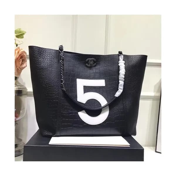 Chanel 2019 Leather Women Tote Shoulder Shopper Ba… - 1