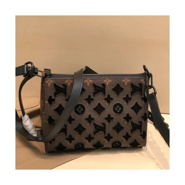 Louis Vuitton 2019 Monogram Shoulder Bag,23cm - 루이… - 1