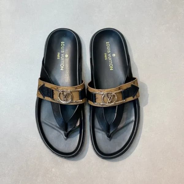 루이비통 남성 카멜 슬리퍼 - Louis vuitton Mens Camel Slippers… - 1