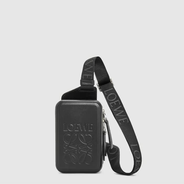 로에베 남성 몰드 슬링 백 - Loewe Mens Molded Slingbag - lob8… - 1