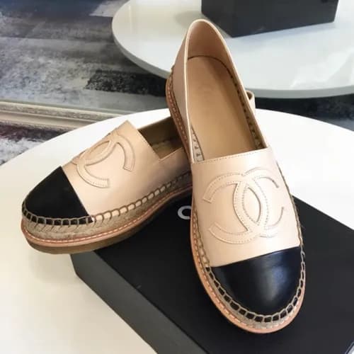 Chanel 2018 Ladies Classic CC Logo Plat Shoes - 샤넬… - 1