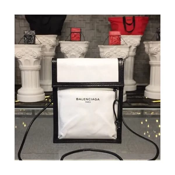[빅세일!가격대비 최고!!]Balenciaga 2019 Leather Shoulder Cr… - 1