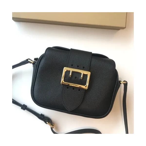 Burberry 2019 Buckle Camera Shoulder Bag, 22cm - 버… - 1