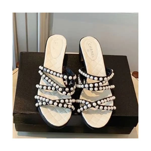Chanel 2019 Ladies Leather Middle Heel Slipper - 샤… - 1