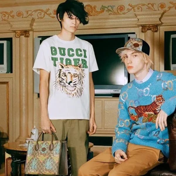 Gucci Unisex Logo Short Sleeved Tshirts White - 구… - 1