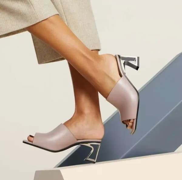 에르메스 여성 카일리 60 샌들 - Hermes Womens Kylie 60 Sandals… - 1