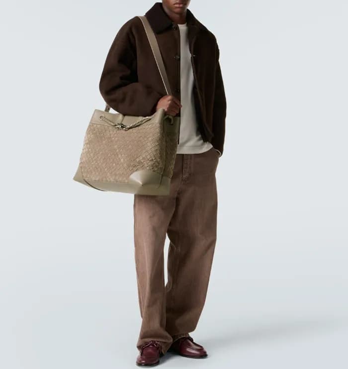 보테가 베네타 안디아모 보이저 백- Bottega veneta Womens Andiamo … - 1