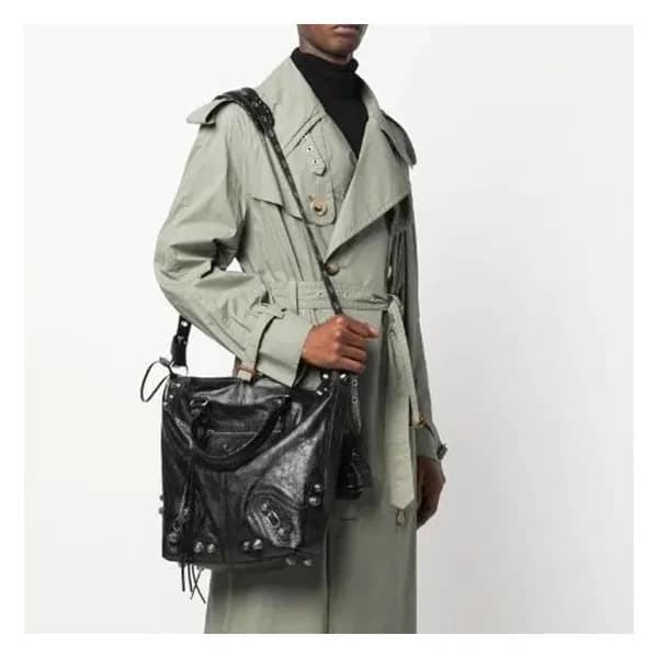 발렌시아가 남성 블랙 크로스백 - Balenciaga Mens Black Cross Bag… - 1
