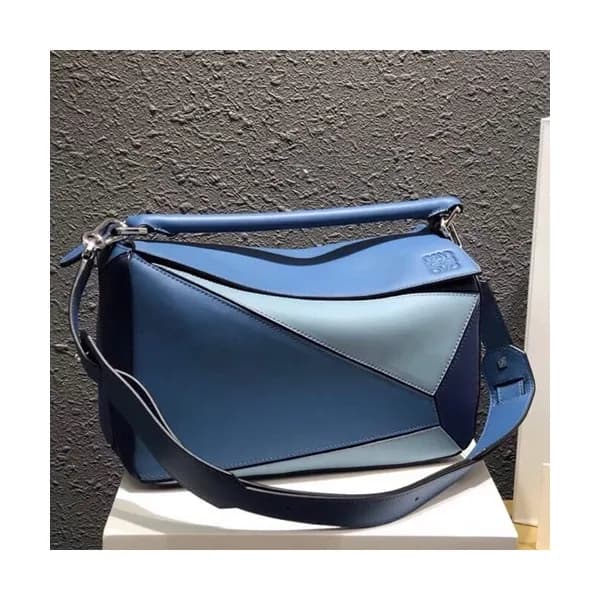 Loewe 2019 Puzzle Medium Shoulder Bag, 29CM - 로에베 … - 1