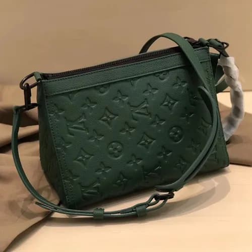 Louis Vuitton 2019 Monogram Shoulder Bag,23cm - 루이… - 1