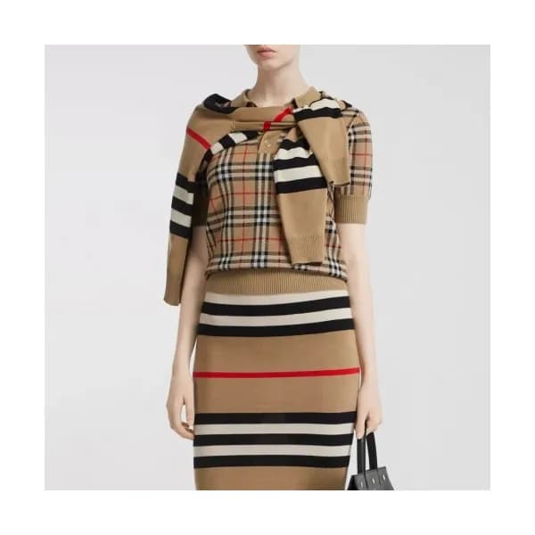 Burberry 2020 Womens Vintage Short Sleeved Sweater… - 1