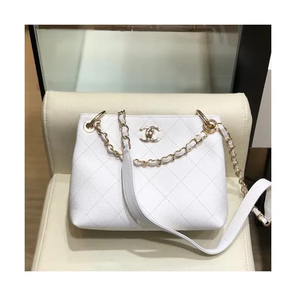 Chanel 2020 Leather Chain Shoulder Bag,22CM - 샤넬 2… - 1