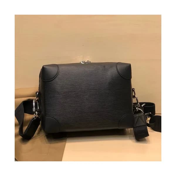 Louis Vuitton 2020 Messenger Shoulder Bag,24.5cm -… - 1