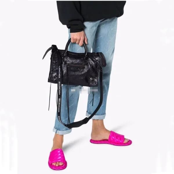 발렌시아가 여성 블랙 크로스백 - Balenciaga Womens Black Cross B… - 1