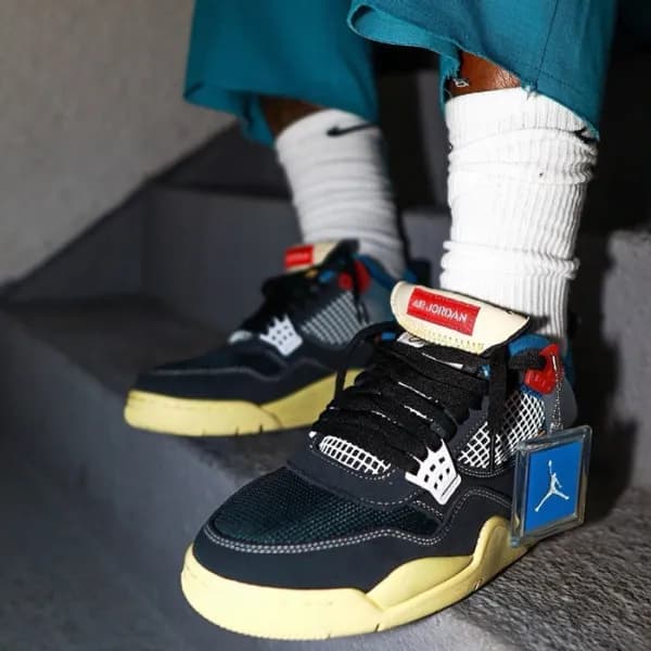 나이키 남/녀 블랙 하이탑 스니커즈 - Nike Air Jordan 4 Retro Unis… - 1