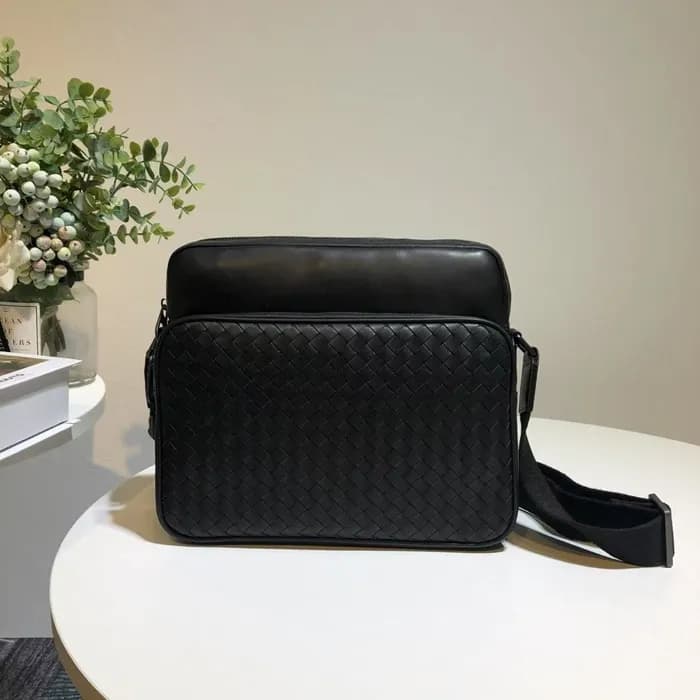 Bottega Veneta Leather Black Cross Bag,26cm - 보테가 … - 1