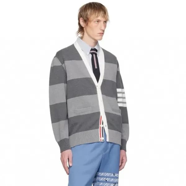톰브라운 남성 브이넥 가디건 - Thom Browne Mens V-neck Cardigan… - 1