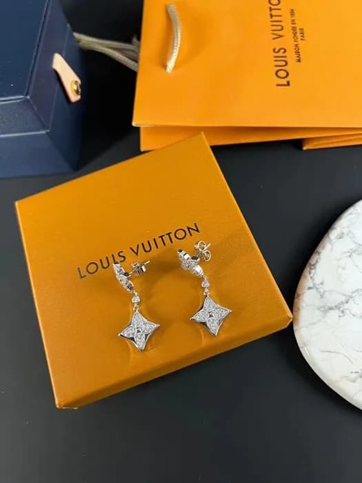 Louis Vuitton 2022 White Gold Earring -루이비통 여성용 … - 1