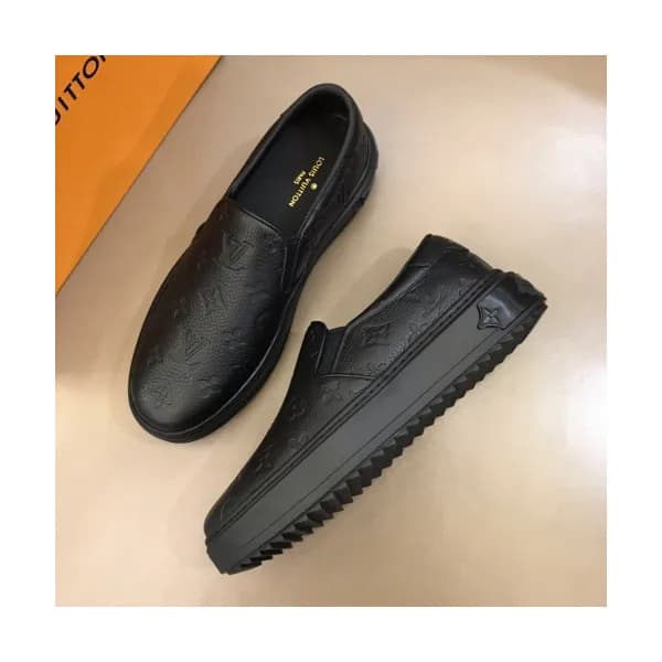 Louis Vuitton 2019 Mm/Wm Initial Logo Leather Slip… - 1
