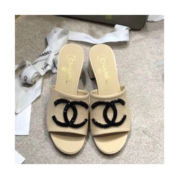 Chanel 2019 Ladies Leather Middle Heel Slipper - 샤… - 1
