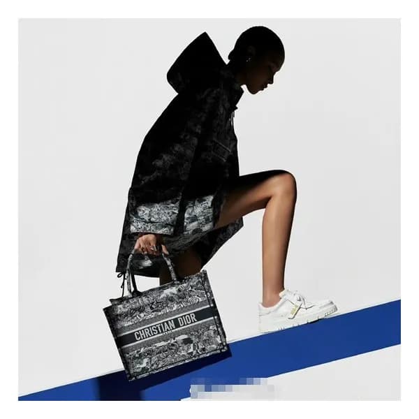 디올 여성 네이비 북토트 - Womens Navy Book Tote - dio02074x - 1