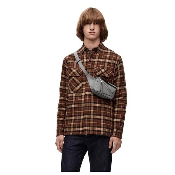 로에베 남성 그레이 크로스백 - Loewe Mens Gray Cross Bag - loe7… - 1