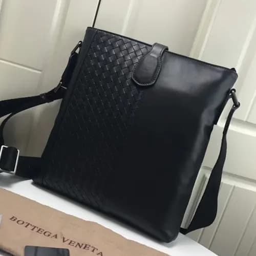 Bottega Veneta Leather Black Cross Bag,26cm - 보테가 … - 1