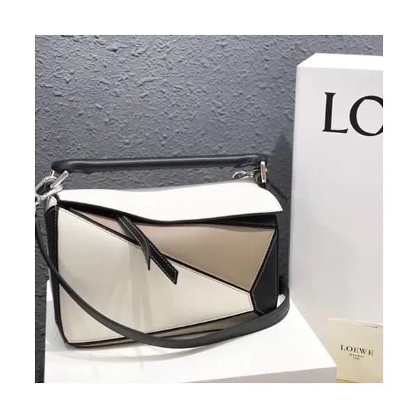 Loewe 2019 Puzzle Small Shoulder Bag, 24CM - 로에베 2… - 1