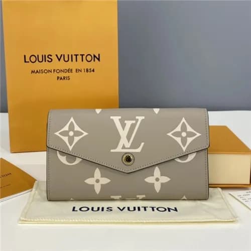 Louis Vuitton 2021 Women's Leather Wallet,19.5… - 1