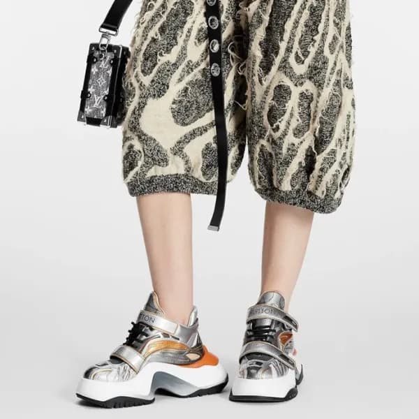 루이비통 여성 실버 스니커즈 - Louis vuitton Women Silver Sneak… - 1