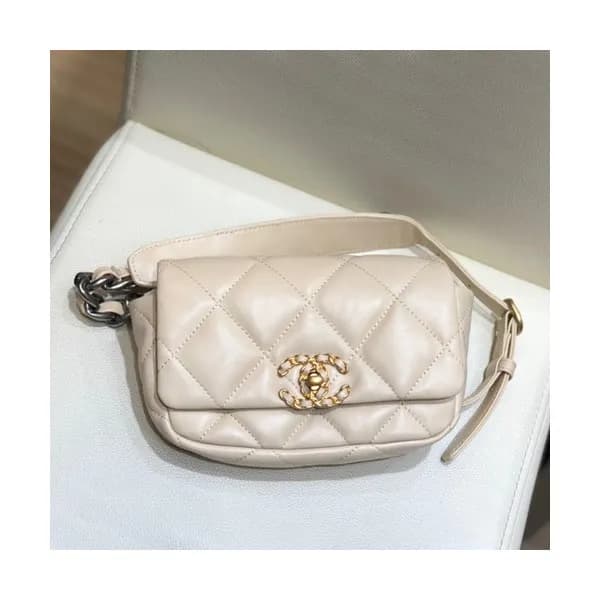 Chanel 2019 Women Leather Hip Sack ,17CM - 샤넬 2019… - 1
