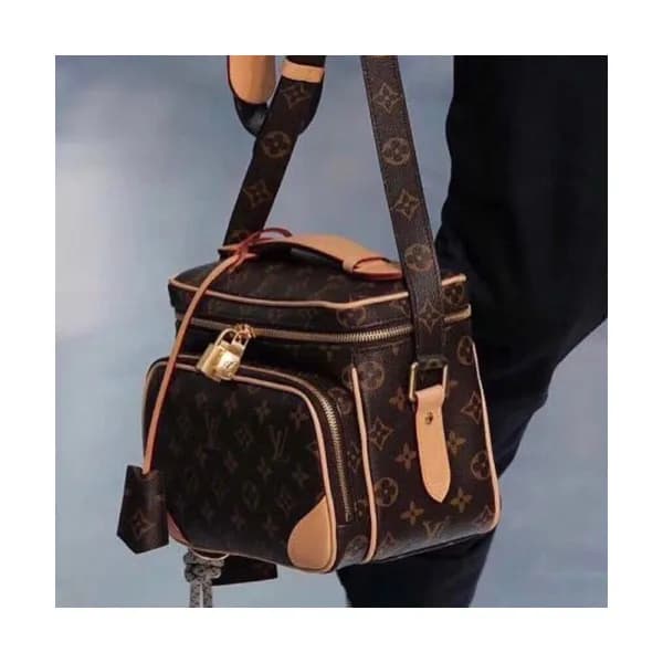 Louis Vuitton 2019 Monogram Tote Shoulder Bag,22.5… - 1