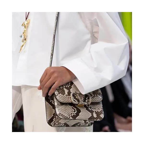 Valentino 2019 Leather Garavani Vsling Shoudler Cr… - 1