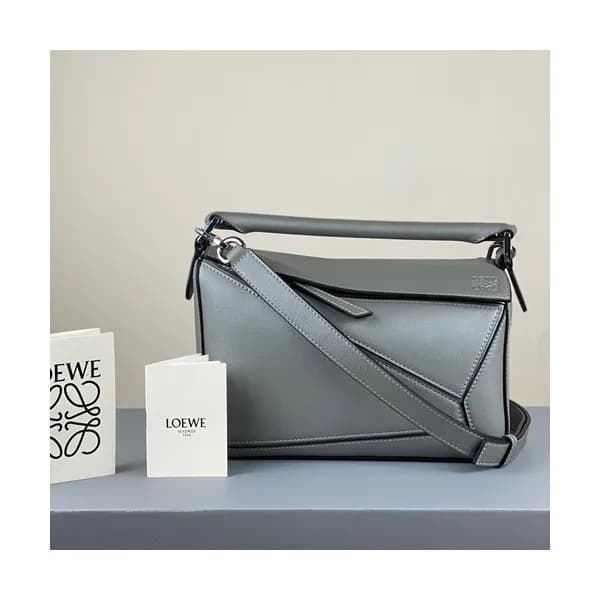 Loewe 2020 Puzzle Small Shoulder Bag, 24CM - 로에베 2… - 1
