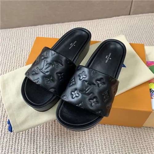 Louis Vuitton 2021 Women's Leather Slipper,LOU… - 1