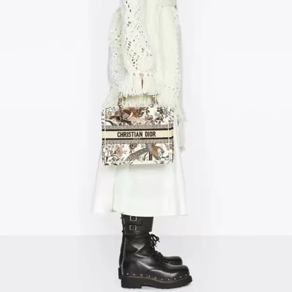 디올 여성 화이트 북토트 - Dior Womens White Book Tote - dib7… - 1