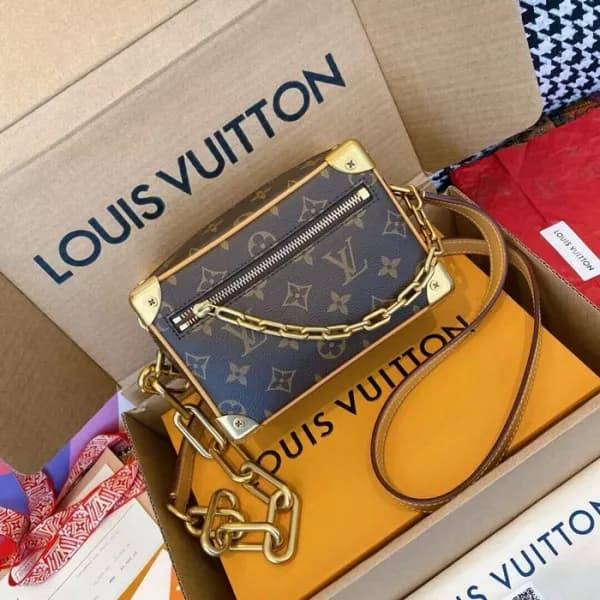 루이비통 여성 미니 소프트 트렁크 체인 파우치 M68906 - Louis vuitton M… - 1