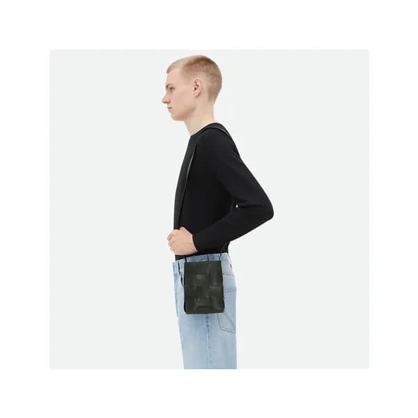 보테가베네타 남성 블랙 카세트백 - Bottega Veneta Mens Black Cass… - 1